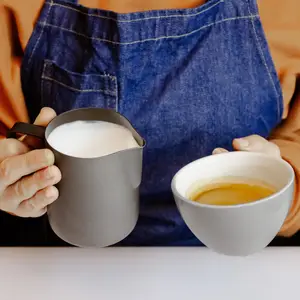 Barista pitcher jarra negro y acero arte latte 